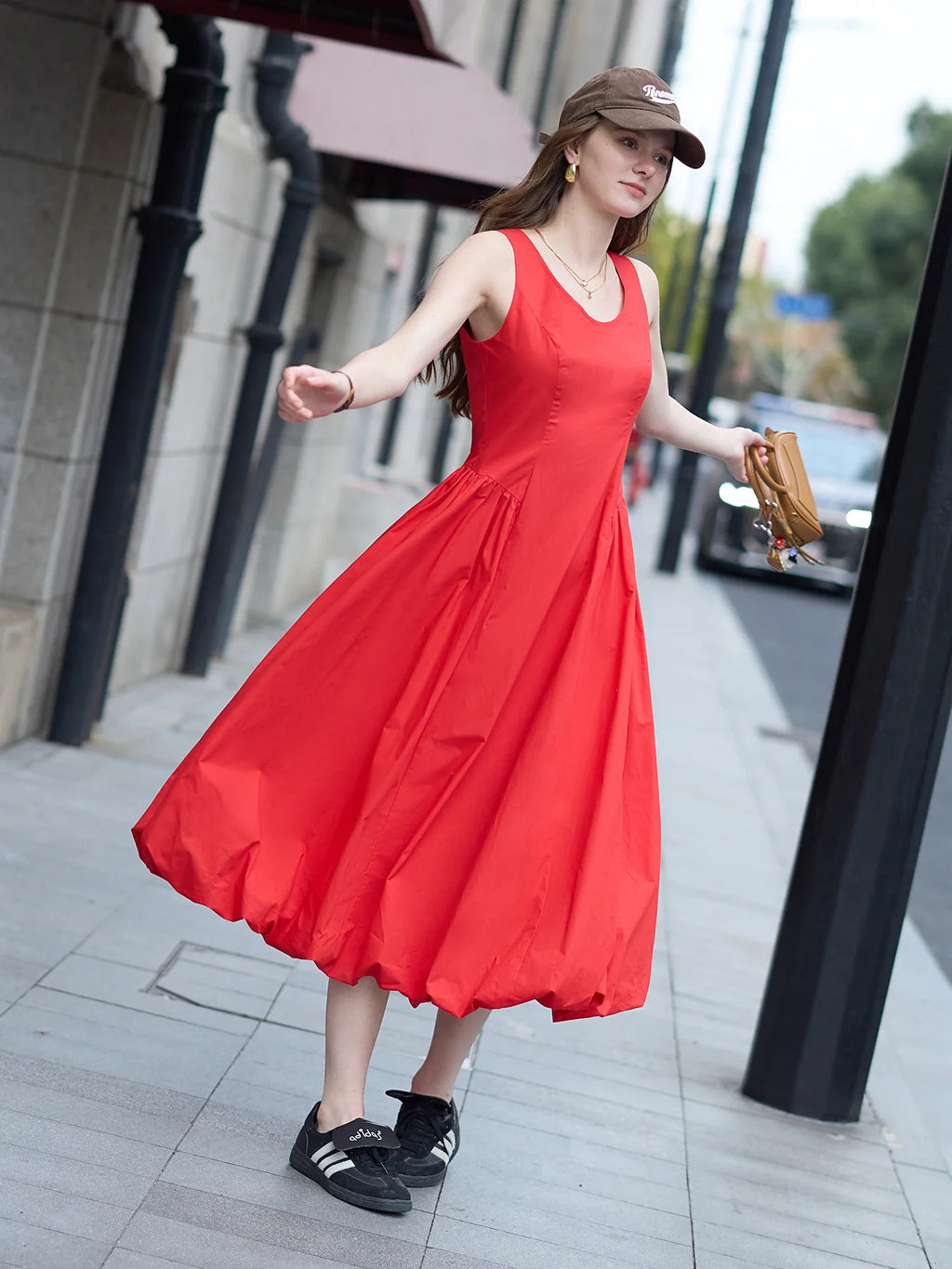 Chic Sleeveless Midi Dress